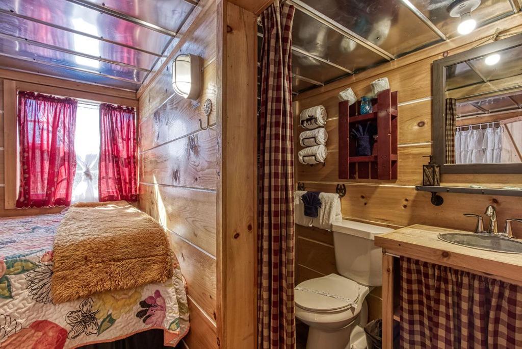 The Tiny Barn, 1089 Free Tickets Each Paid Day, Dollywood And More Sevierville Εξωτερικό φωτογραφία